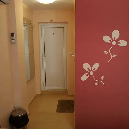 Sea Garden Apartment *